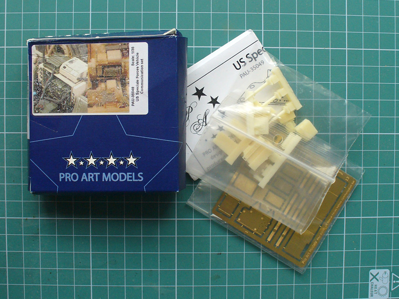 Armorama :: Pro Art Models 1:35 US SF Vehicle Comm Set Review