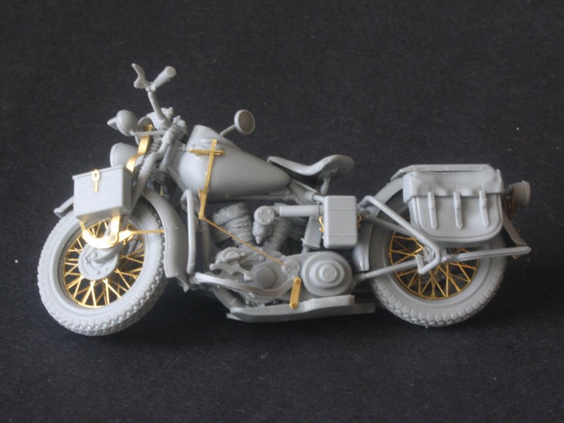 MiniArt 1:35 Scale U.S Multi-Colour Motorcycle WLA With Rifleman Building kit 