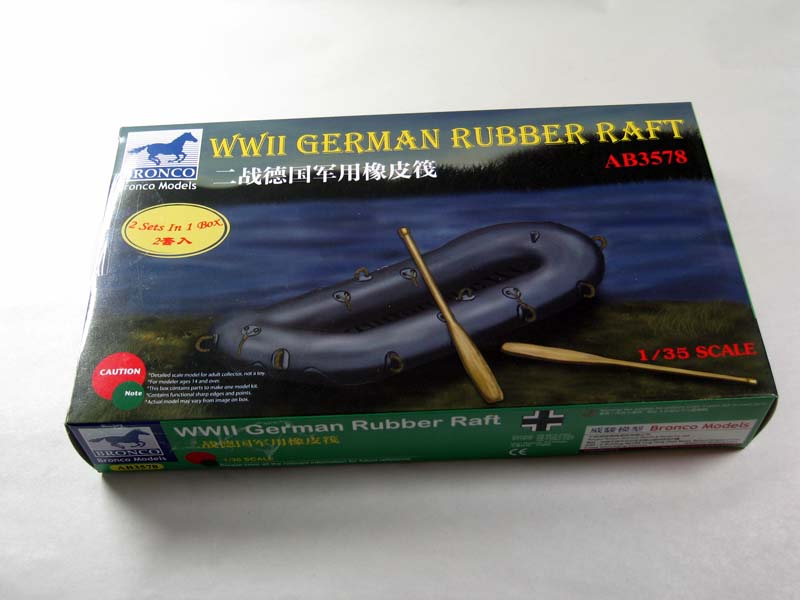 Bronco 1/35 WWII German Rubber Rafts with Oars # AB3578 