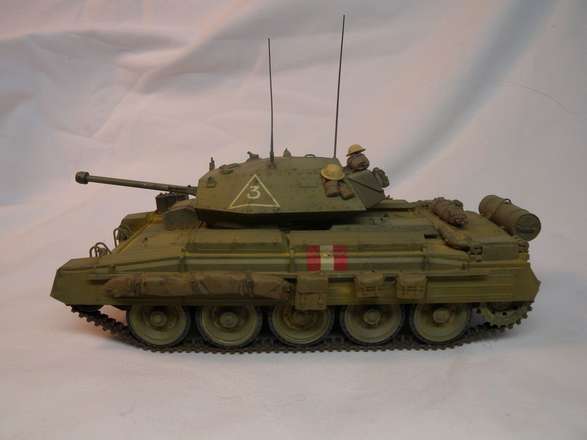 Italeri Crusader Mk III Tank with British Crew Figures Model Kit Scale 1:35