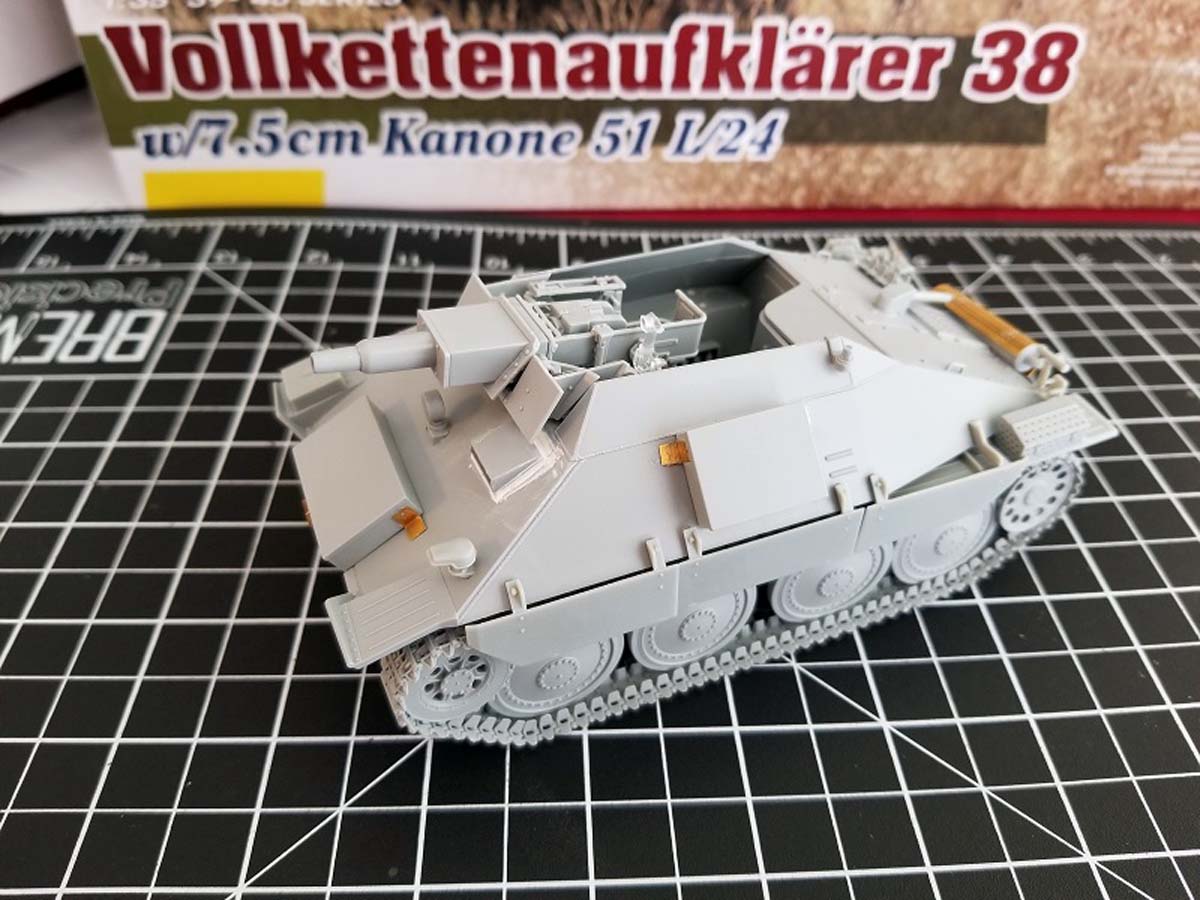 1/35 German Vollkettenaufklaerer 38 w/7.5cm Kanone Dragon 6815 Hetzer variant