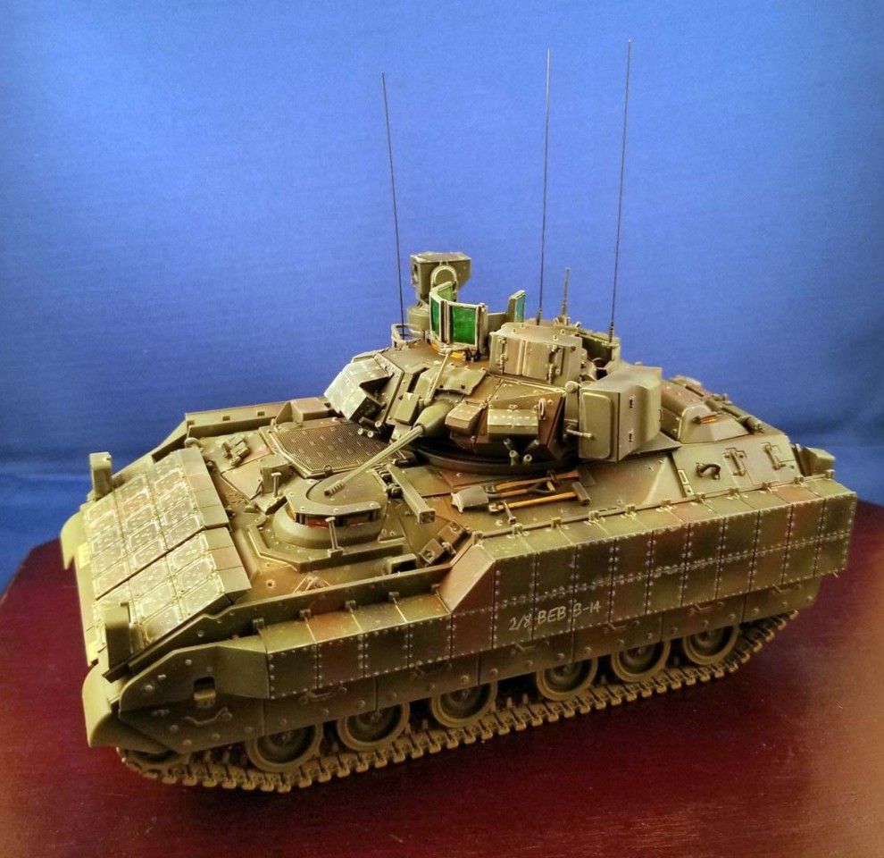 Armorama :: Kinetic Model Kits 1:35 M3A3 Bradley Review