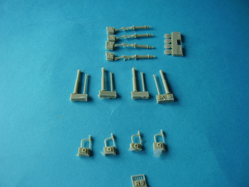 Resicast 1/35 Lewis Machine Guns 352350 4 pieces with Stands & Swivel Pintles